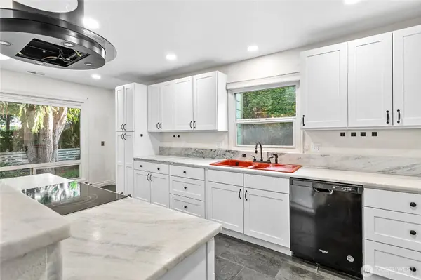 1100 Greenleaf AVE, Burlington, WA 98233