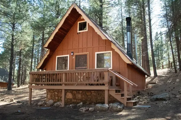 feature image of Homeowners Insurance in Munds Park, AZ: What Buyers Need to Know Before You Close