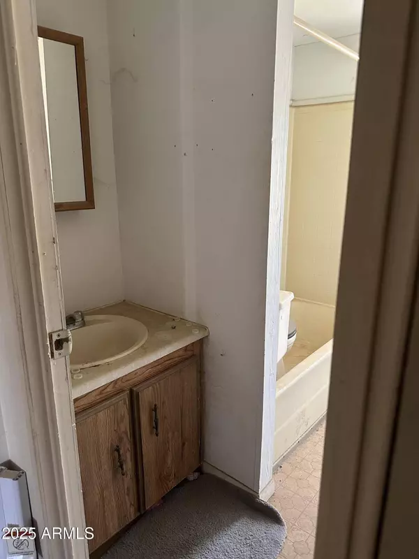 410 W 3RD Avenue W, Casa Grande, AZ 85122