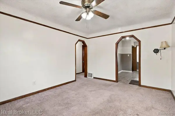7267 Dodge AVE, Warren, MI 48091