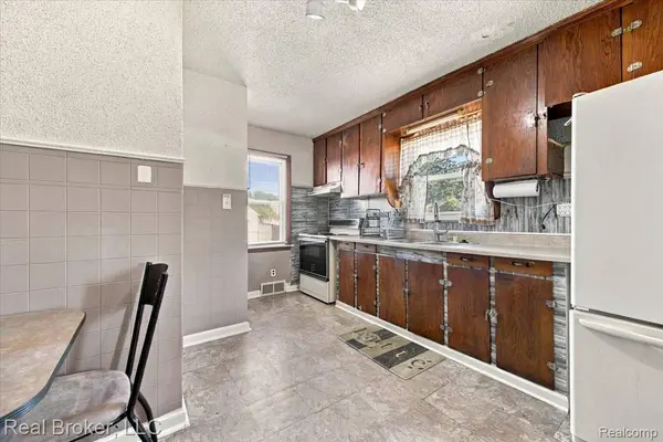 7267 Dodge AVE, Warren, MI 48091