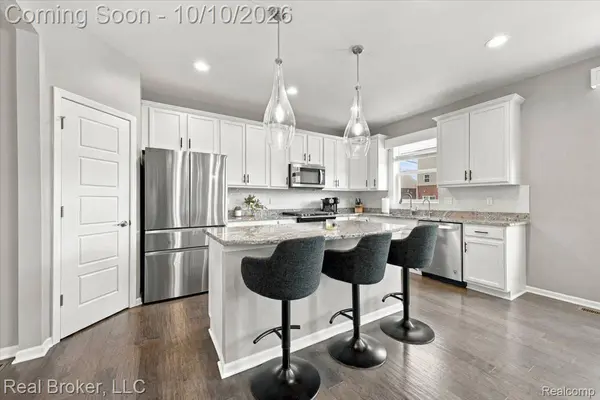 21186 Calabrese DR, Lyon Charter Township, MI 48178