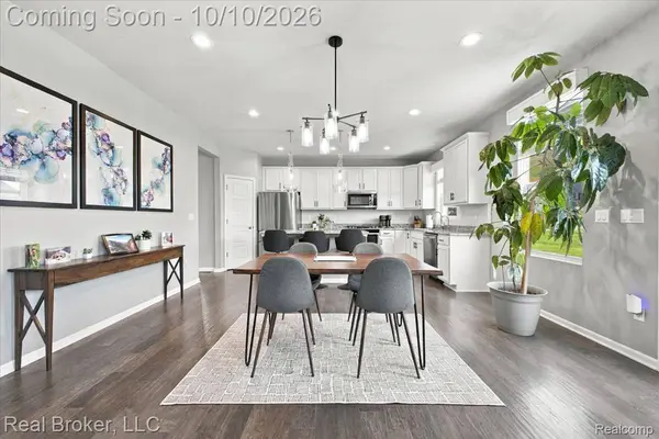 21186 Calabrese DR, Lyon Charter Township, MI 48178