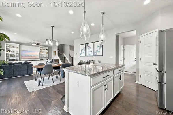 21186 Calabrese DR, Lyon Charter Township, MI 48178