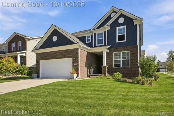 21186 Calabrese DR, Lyon Charter Township, MI 48178