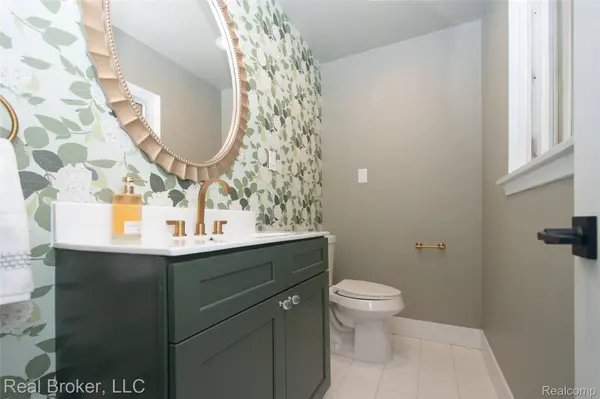 31720 N Marklawn ST, Farmington Hills, MI 48334