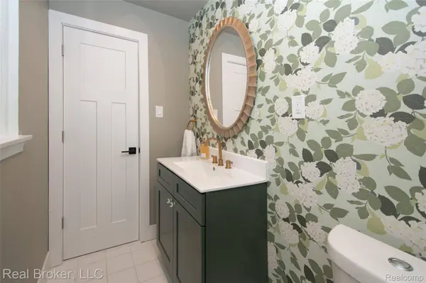 31720 N Marklawn ST, Farmington Hills, MI 48334