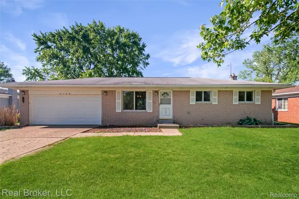5103 Ridgetop DR, Waterford Charter Township, MI 48327