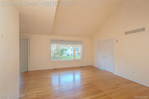 300 Avium LN, Canton Charter Township, MI 48187