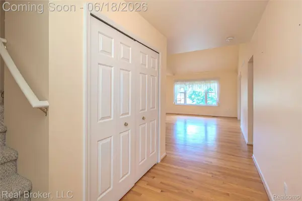 300 Avium LN, Canton Charter Township, MI 48187