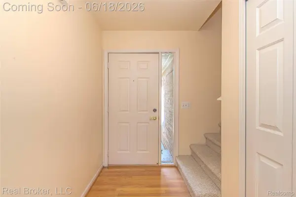 300 Avium LN, Canton Charter Township, MI 48187