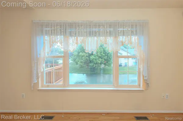 300 Avium LN, Canton Charter Township, MI 48187