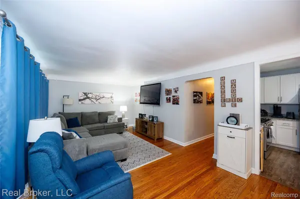 29454 Barton ST, Garden City, MI 48135