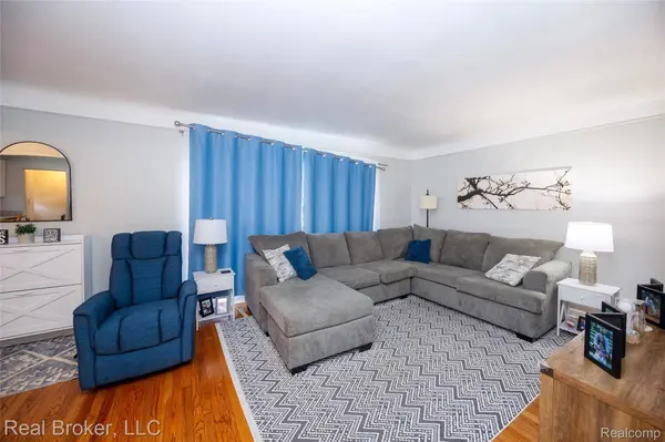 29454 Barton ST, Garden City, MI 48135