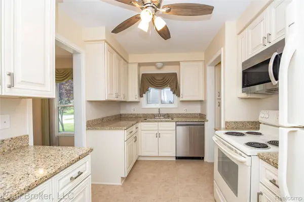 1919 Fern ST, Royal Oak, MI 48073