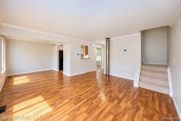 12768 Elaine DR, Southgate, MI 48195