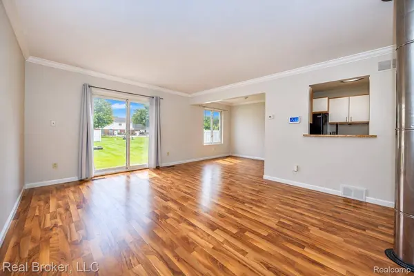 12768 Elaine DR, Southgate, MI 48195