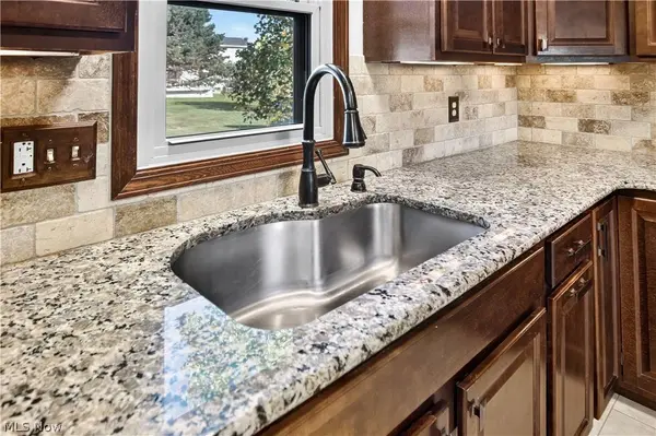 3080 Stoney Creek DR, North Royalton, OH 44133