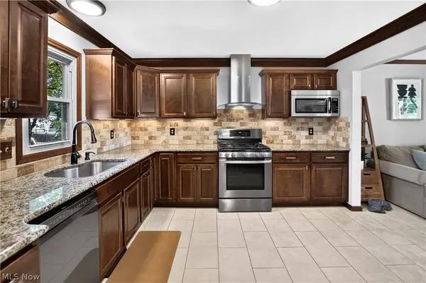 3080 Stoney Creek DR, North Royalton, OH 44133