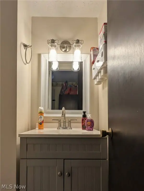 17500 Independence CT #4B, Brook Park, OH 44142