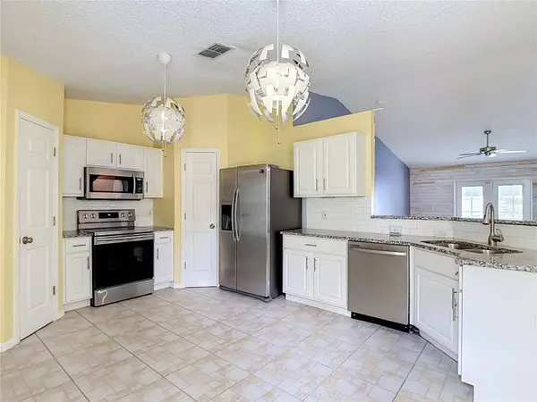 12730 KINGS LAKE DR, Gibsonton, FL 33534