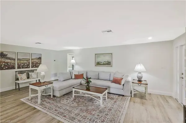 480 Oak AVE, Naples, FL 34108