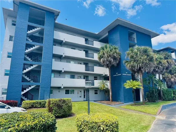 190 Pebble Beach BLVD #304, Naples, FL 34113