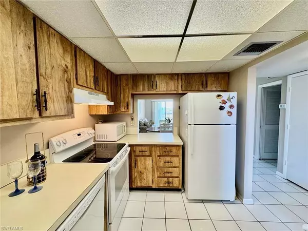 190 Pebble Beach BLVD #304, Naples, FL 34113