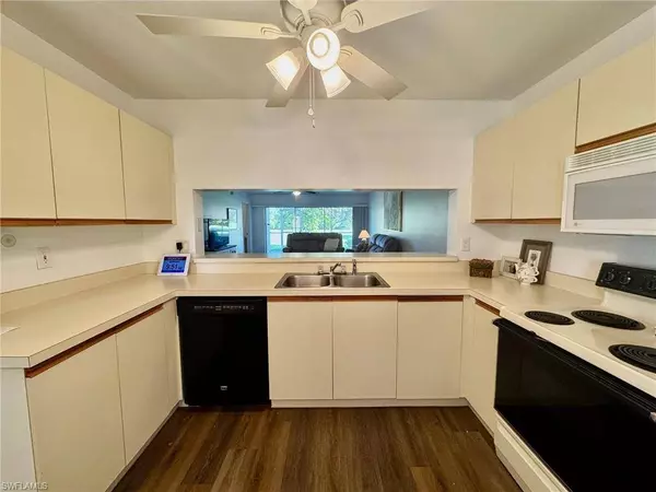 5904 Cranbrook WAY #J101, Naples, FL 34112