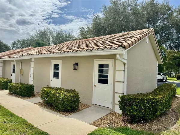 5904 Cranbrook WAY #J101, Naples, FL 34112