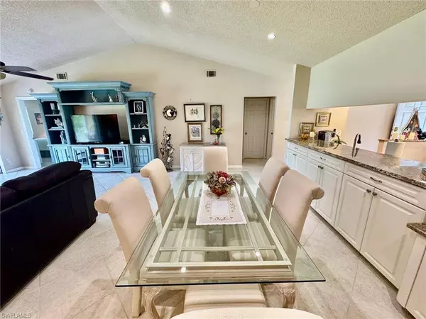 3695 Amberly CIR #E305, Naples, FL 34112