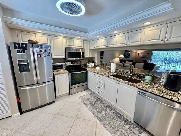 3695 Amberly CIR #E305, Naples, FL 34112