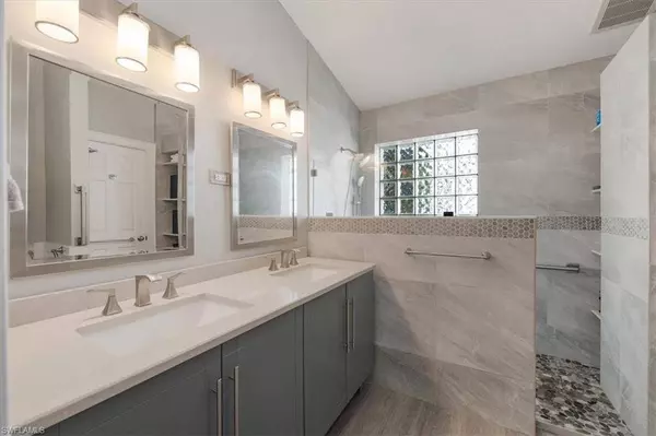 5886 Westbourgh CT, Naples, FL 34112