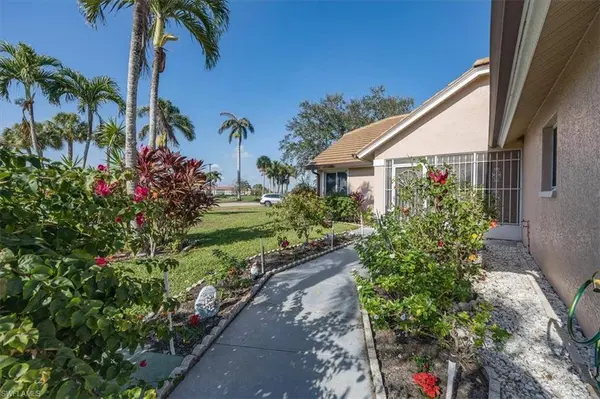 6094 Westbourgh DR, Naples, FL 34112