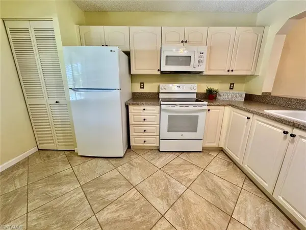 4524 Andover WAY #204, Naples, FL 34112
