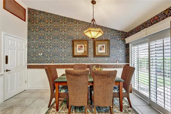 5866 Westbourgh CT, Naples, FL 34112