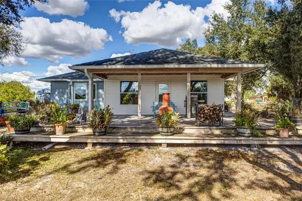 2420 41st AVE NE, Naples, FL 34120