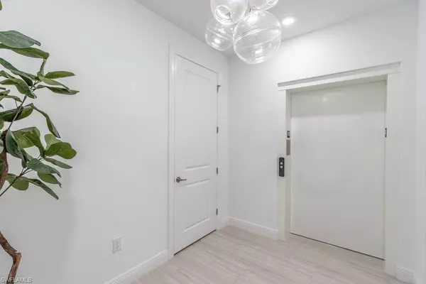 16364 Viansa WAY #7-202, Naples, FL 34110