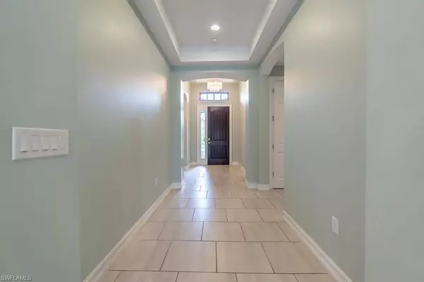 16374 Barclay CT, Naples, FL 34110