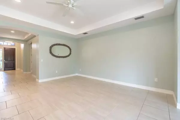 16374 Barclay CT, Naples, FL 34110