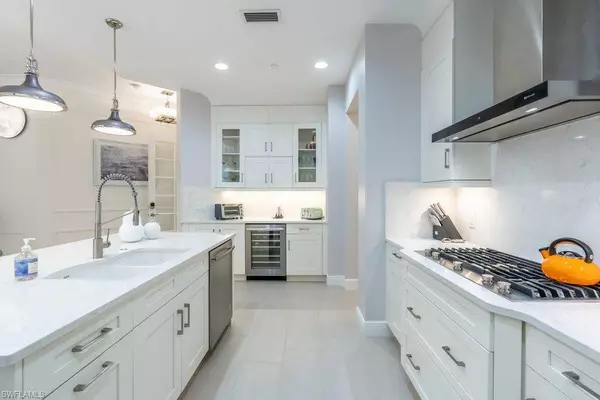 16382 Viansa WAY #3-201, Naples, FL 34110