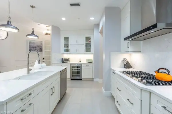 16382 Viansa WAY #201, Naples, FL 34110