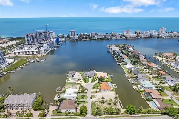 431 Palm CT, Naples, FL 34108