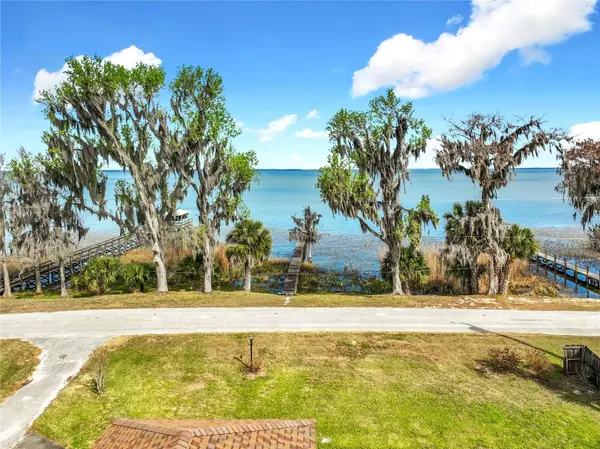 8408 LAKESHORE DR, Yalaha, FL 34797