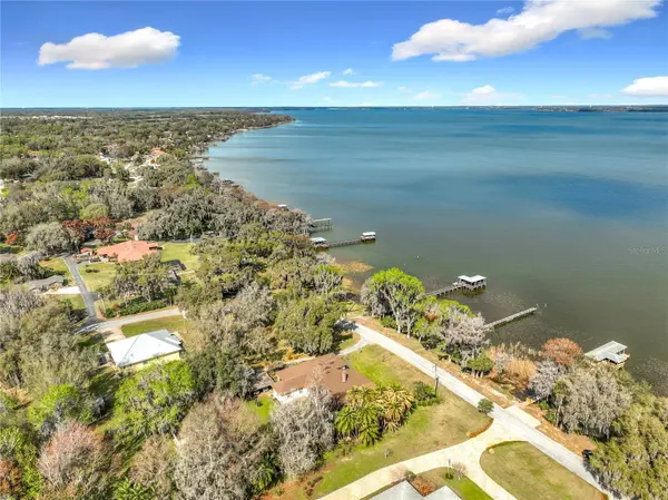 8408 LAKESHORE DR, Yalaha, FL 34797