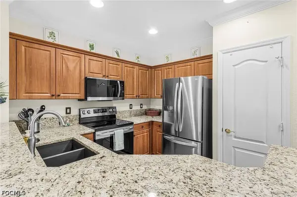 8614 Athena CT, Lehigh Acres, FL 33971
