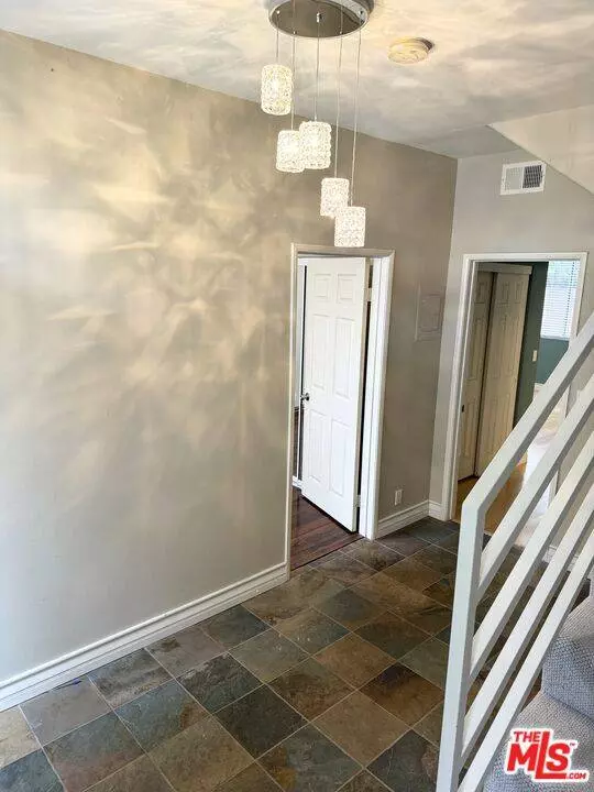 1749 12th St #B, Santa Monica, CA 90404