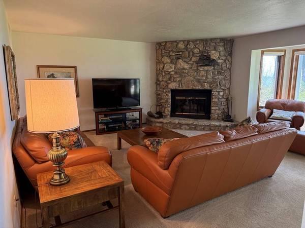 8125 Bay Dr, Egg Harbor, WI 54209