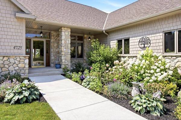 4725 Bluff Dr, Sturgeon Bay, WI 54235