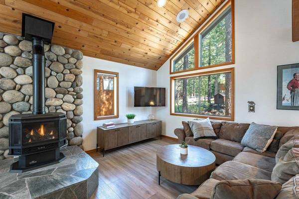 11917 Sitzmark Way, Truckee, CA 96161